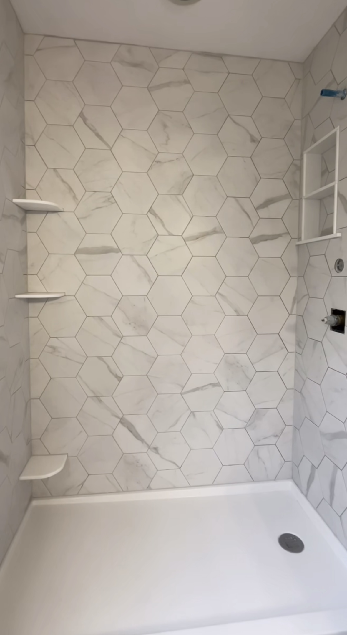 Hexagon Carrera Shower